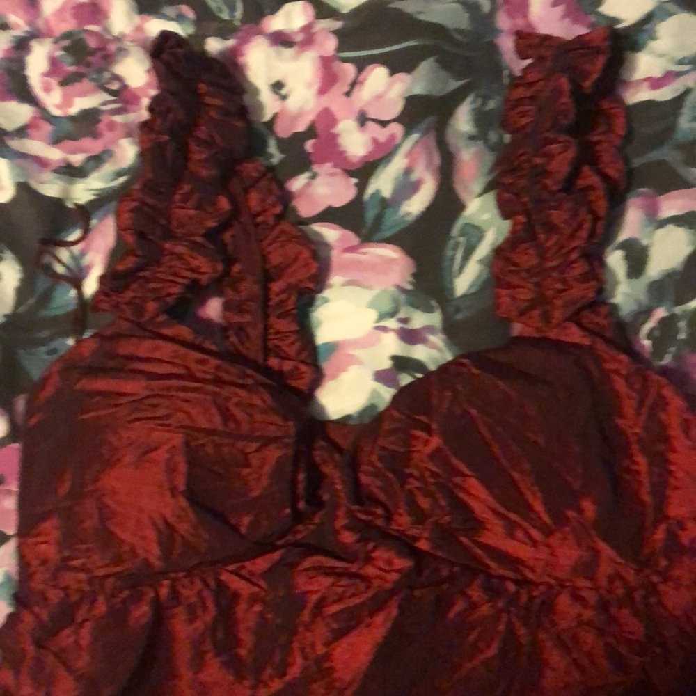 Red dress - Picture 2 of 4